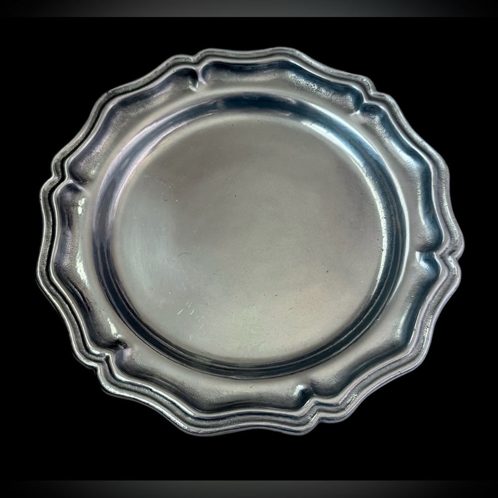 York Metalcrafters Queen Anne Plate
